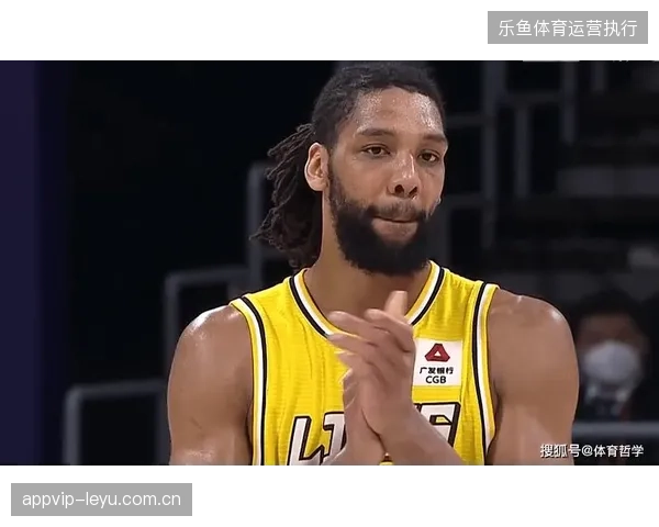美国队在控球率不占优情况下打出高效反击,展现出简洁快速的进攻转换能力 美国队在控球率不占优情况下打出高效反击,展现出简洁快速的进攻转换能力
